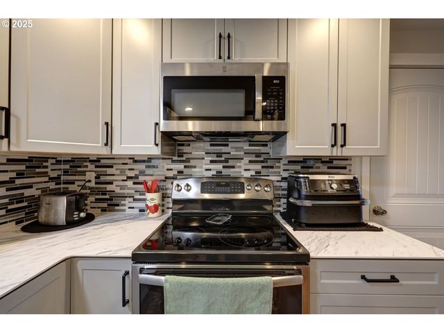 246 W HARBOR St, Warrenton, OR 97146