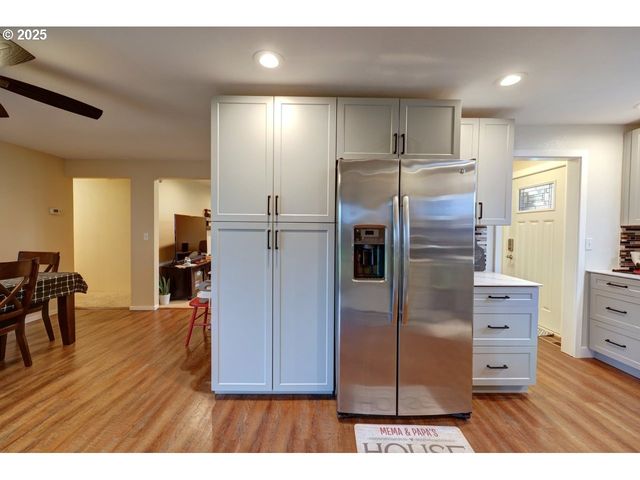 246 W HARBOR St, Warrenton, OR 97146