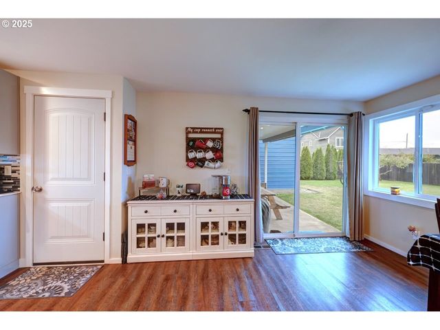 246 W HARBOR St, Warrenton, OR 97146