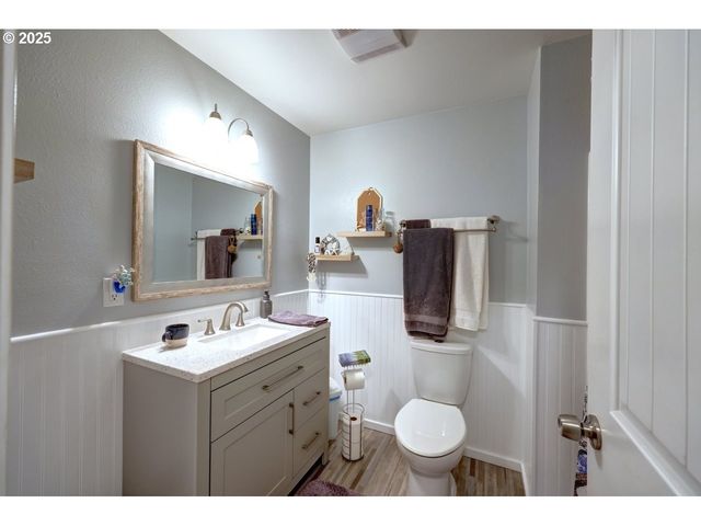 246 W HARBOR St, Warrenton, OR 97146