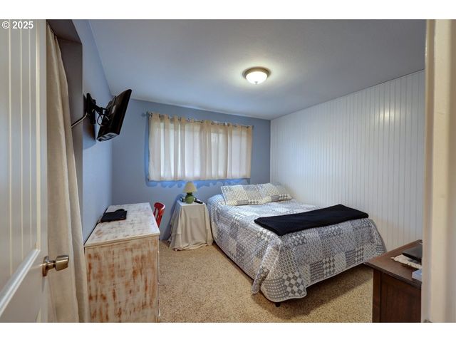 246 W HARBOR St, Warrenton, OR 97146