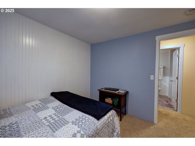 246 W HARBOR St, Warrenton, OR 97146