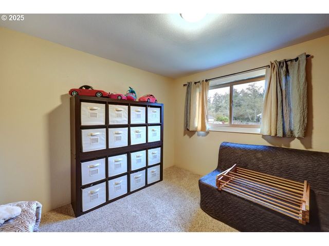 246 W HARBOR St, Warrenton, OR 97146