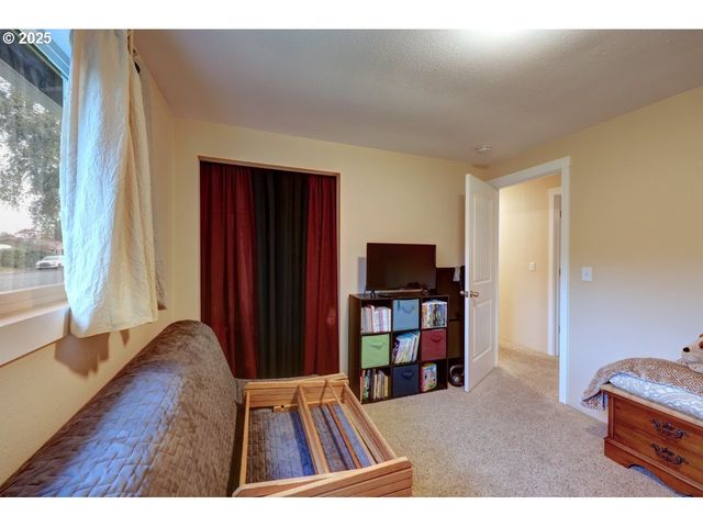 246 W HARBOR St, Warrenton, OR 97146