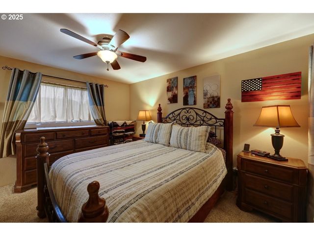 246 W HARBOR St, Warrenton, OR 97146