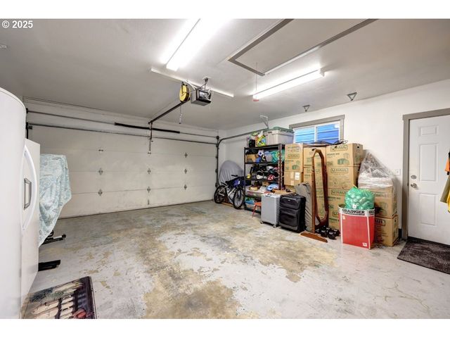 246 W HARBOR St, Warrenton, OR 97146