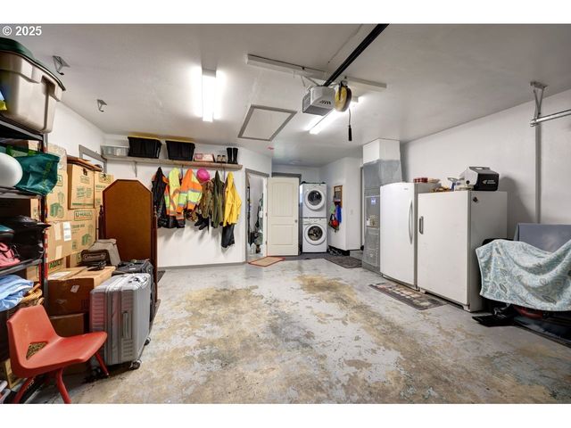 246 W HARBOR St, Warrenton, OR 97146