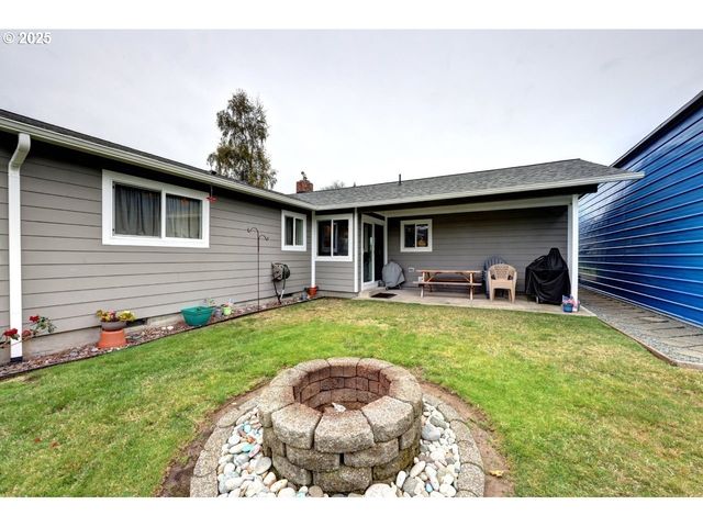 246 W HARBOR St, Warrenton, OR 97146