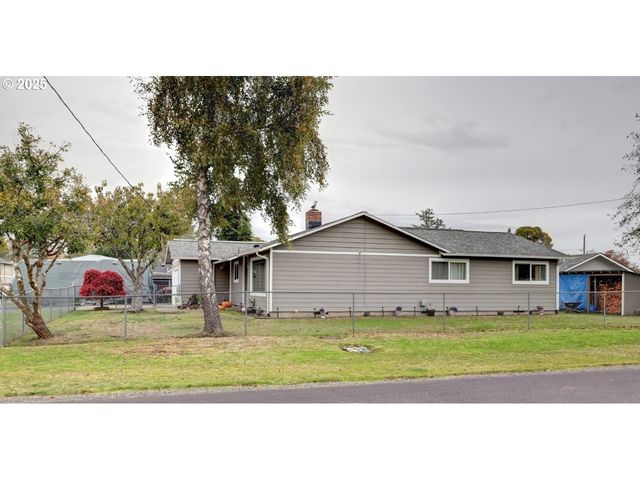 246 W HARBOR St, Warrenton, OR 97146