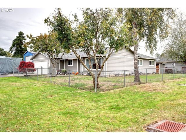 246 W HARBOR St, Warrenton, OR 97146