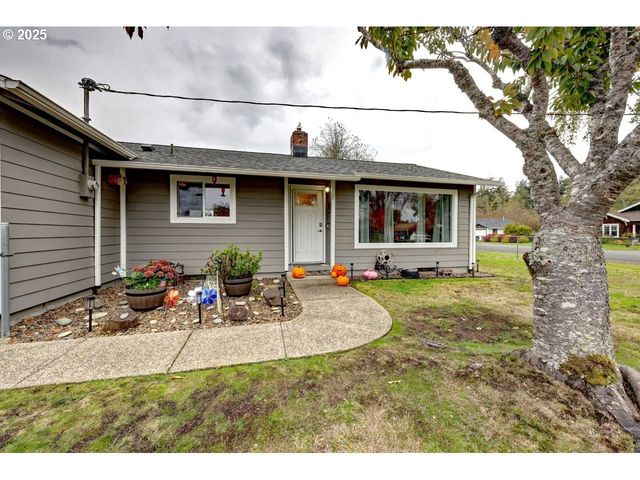 246 W HARBOR St, Warrenton, OR 97146