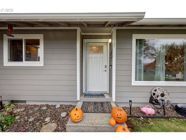 246 W HARBOR St, Warrenton, OR 97146