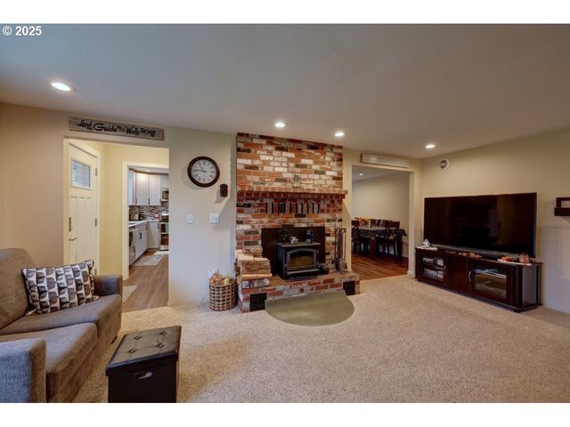 246 W HARBOR St, Warrenton, OR 97146