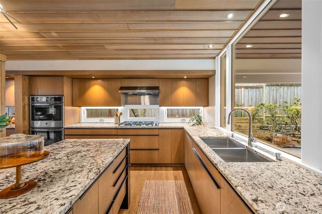 6437 Hampton Road S, Seattle, WA 98118