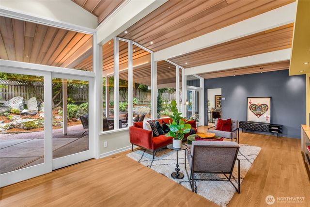 6437 Hampton Road S, Seattle, WA 98118