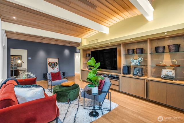 6437 Hampton Road S, Seattle, WA 98118