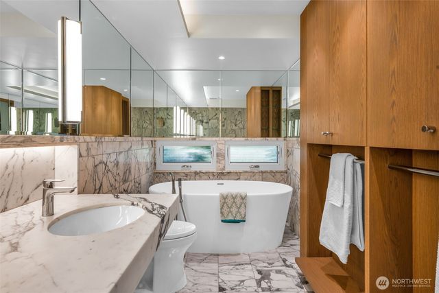 6437 Hampton Road S, Seattle, WA 98118