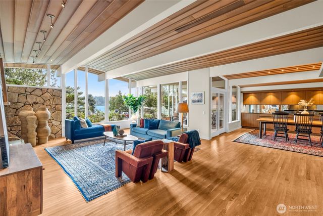 6437 Hampton Road S, Seattle, WA 98118