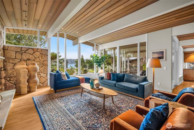 6437 Hampton Road S, Seattle, WA 98118