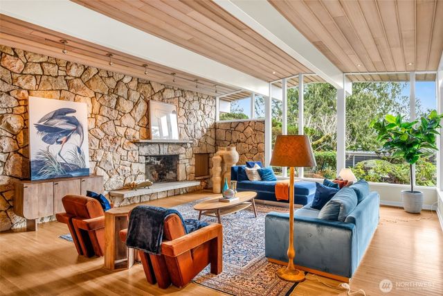 6437 Hampton Road S, Seattle, WA 98118