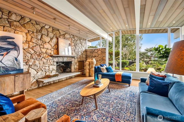 6437 Hampton Road S, Seattle, WA 98118