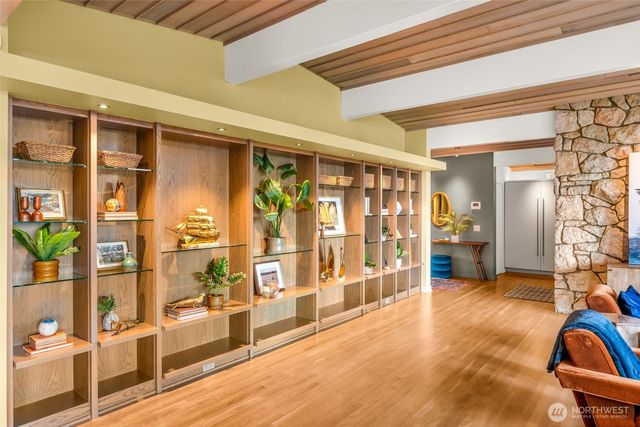 6437 Hampton Road S, Seattle, WA 98118