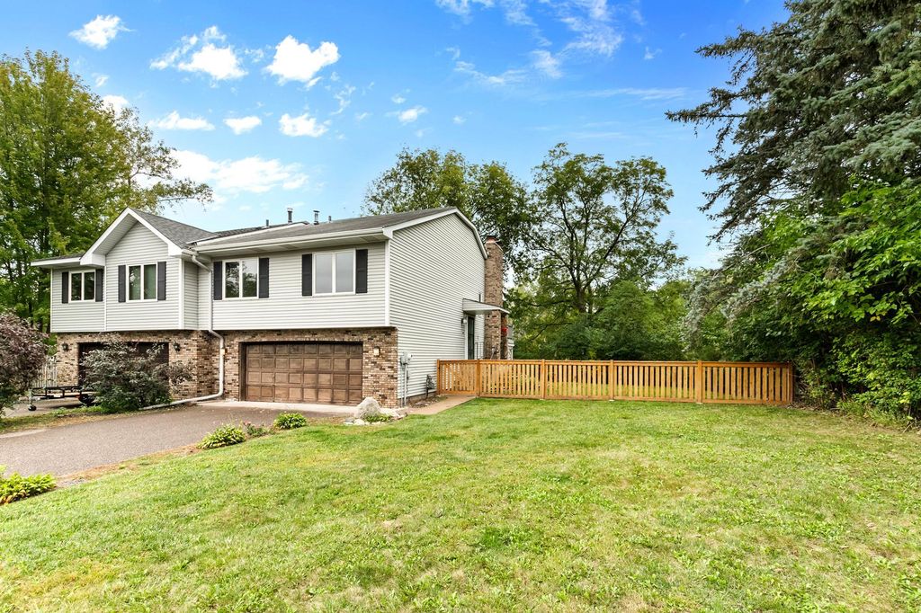 212 Transit Avenue, Roseville, MN 55113 — exterior