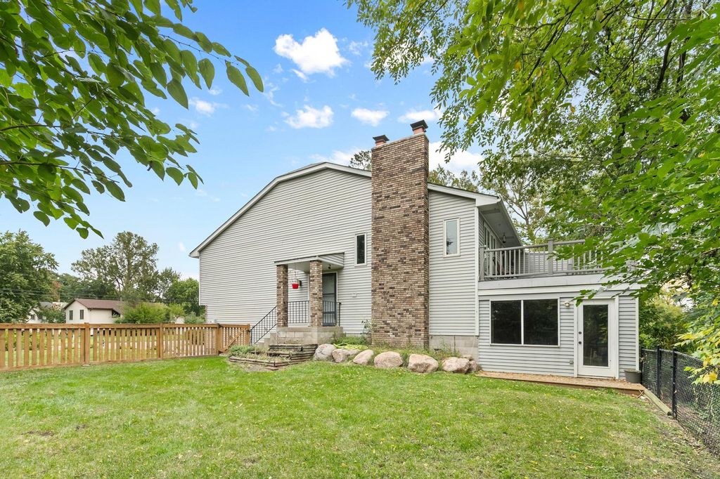 212 Transit Avenue, Roseville, MN 55113 — photo 2