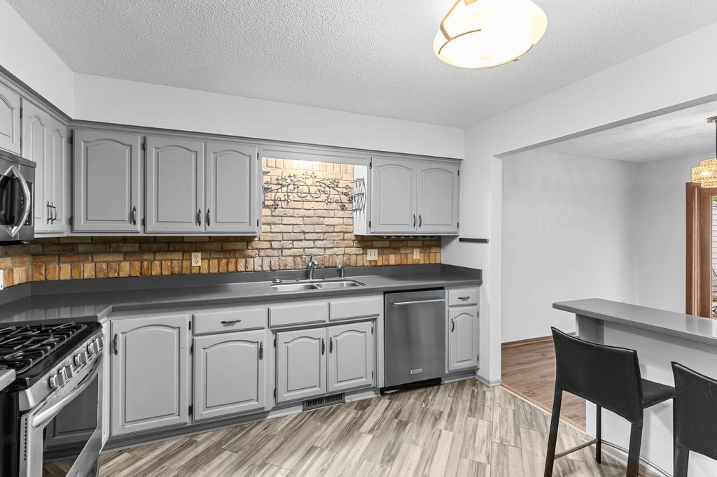 212 Transit Avenue, Roseville, MN 55113 — photo 5