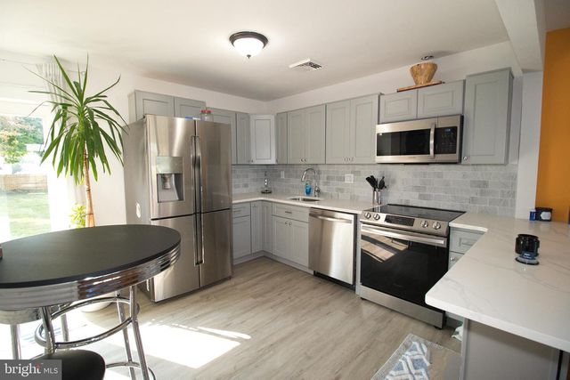 215 LANCASTER AVE, Hatboro, PA 19040