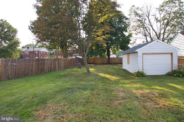 215 LANCASTER AVE, Hatboro, PA 19040