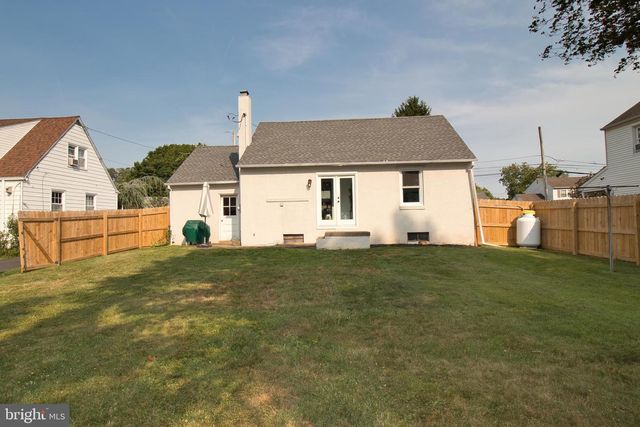 215 LANCASTER AVE, Hatboro, PA 19040
