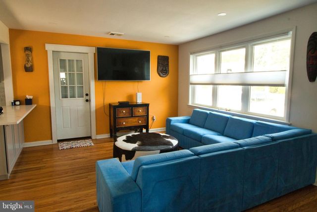 215 LANCASTER AVE, Hatboro, PA 19040