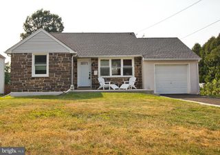 215 LANCASTER AVE, Hatboro, PA 19040