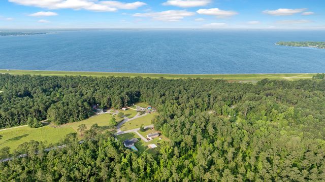 400 Black Oak Road, Bonneau, SC 29431