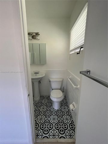 33 NW 87th St, El Portal, FL 33150