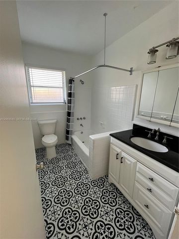 33 NW 87th St, El Portal, FL 33150