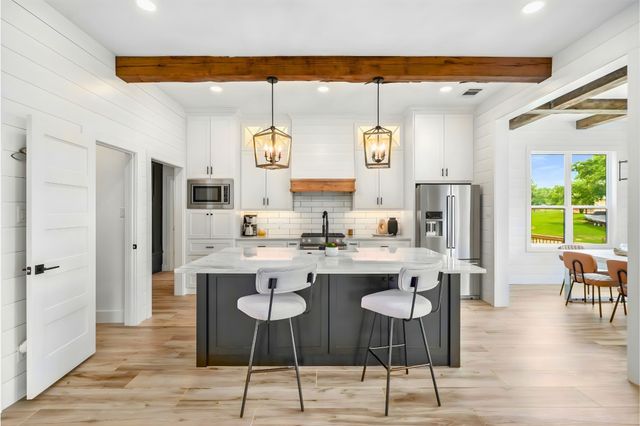 205 Oak Creek Drive, Tool, TX 75143