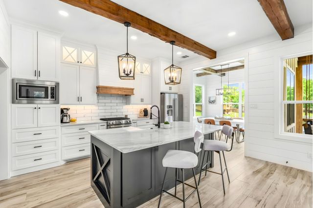 205 Oak Creek Drive, Tool, TX 75143