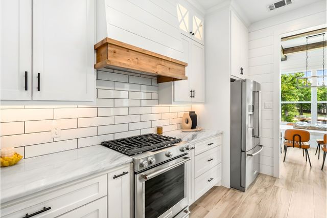 205 Oak Creek Drive, Tool, TX 75143