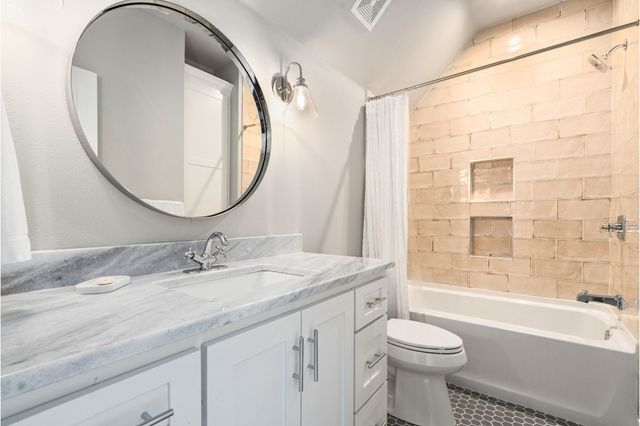 205 Oak Creek Drive, Tool, TX 75143