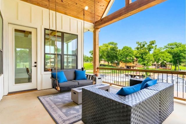 205 Oak Creek Drive, Tool, TX 75143