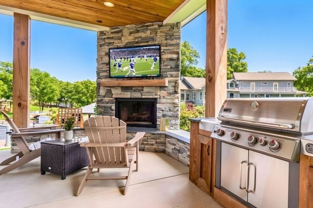 205 Oak Creek Drive, Tool, TX 75143