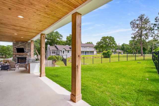 205 Oak Creek Drive, Tool, TX 75143