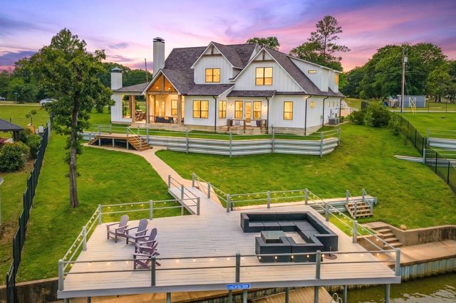 205 Oak Creek Drive, Tool, TX 75143