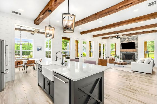 205 Oak Creek Drive, Tool, TX 75143