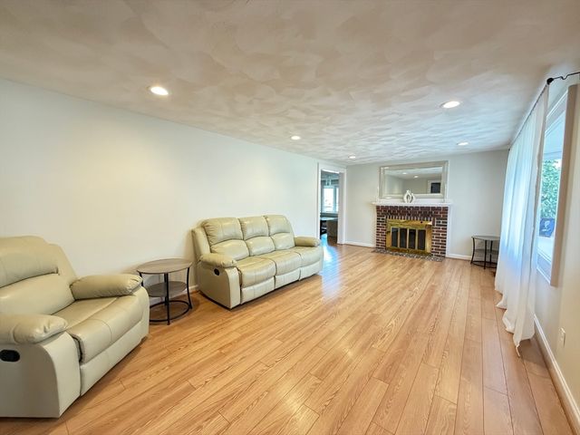22 Abbott Rd, Waltham, MA 02452
