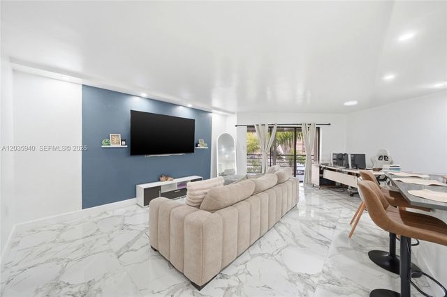 6855 W Broward Blvd 212, Plantation, FL 33317