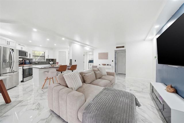 6855 W Broward Blvd 212, Plantation, FL 33317