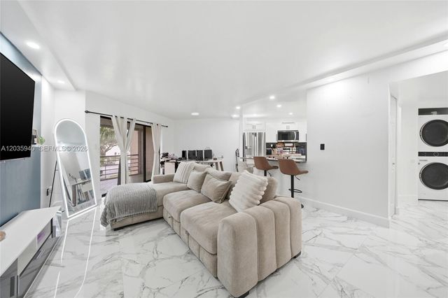 6855 W Broward Blvd 212, Plantation, FL 33317